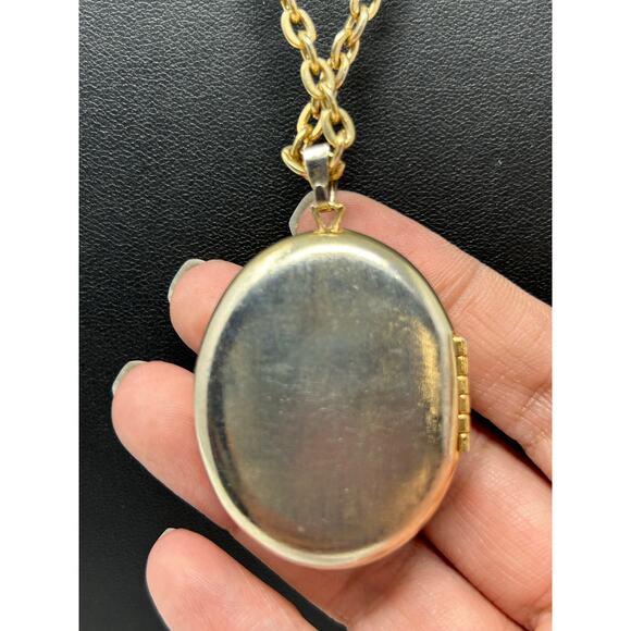 Vintage Avon Gold Tone Locket Necklace - Picture 3 of 9